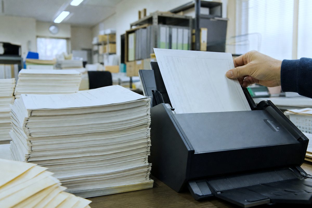 OCR×AIで書類のデータ化・転記作業を自動化｜中小企業の紙業務をなくす方法