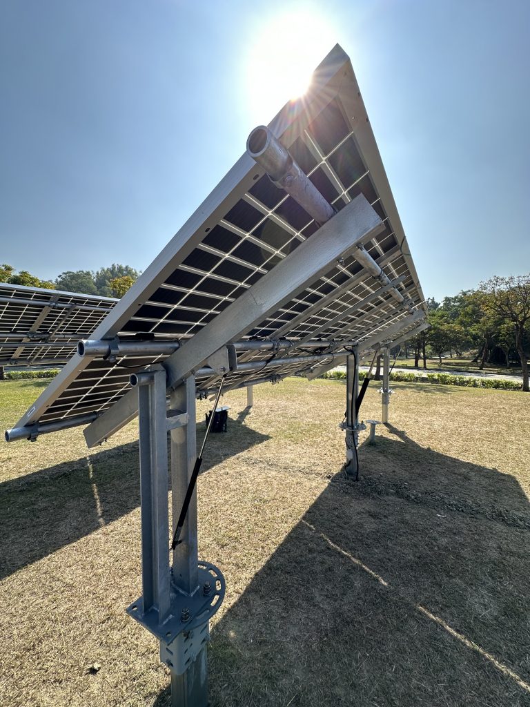 一軸追尾架台 トラッカーシステム